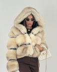 Pelliccia in volpe N314 crema taglio orizzontale con mega cappuccio