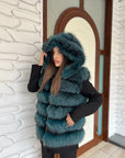 Gilet in volpe color petrolio - smanicato con cappuccio