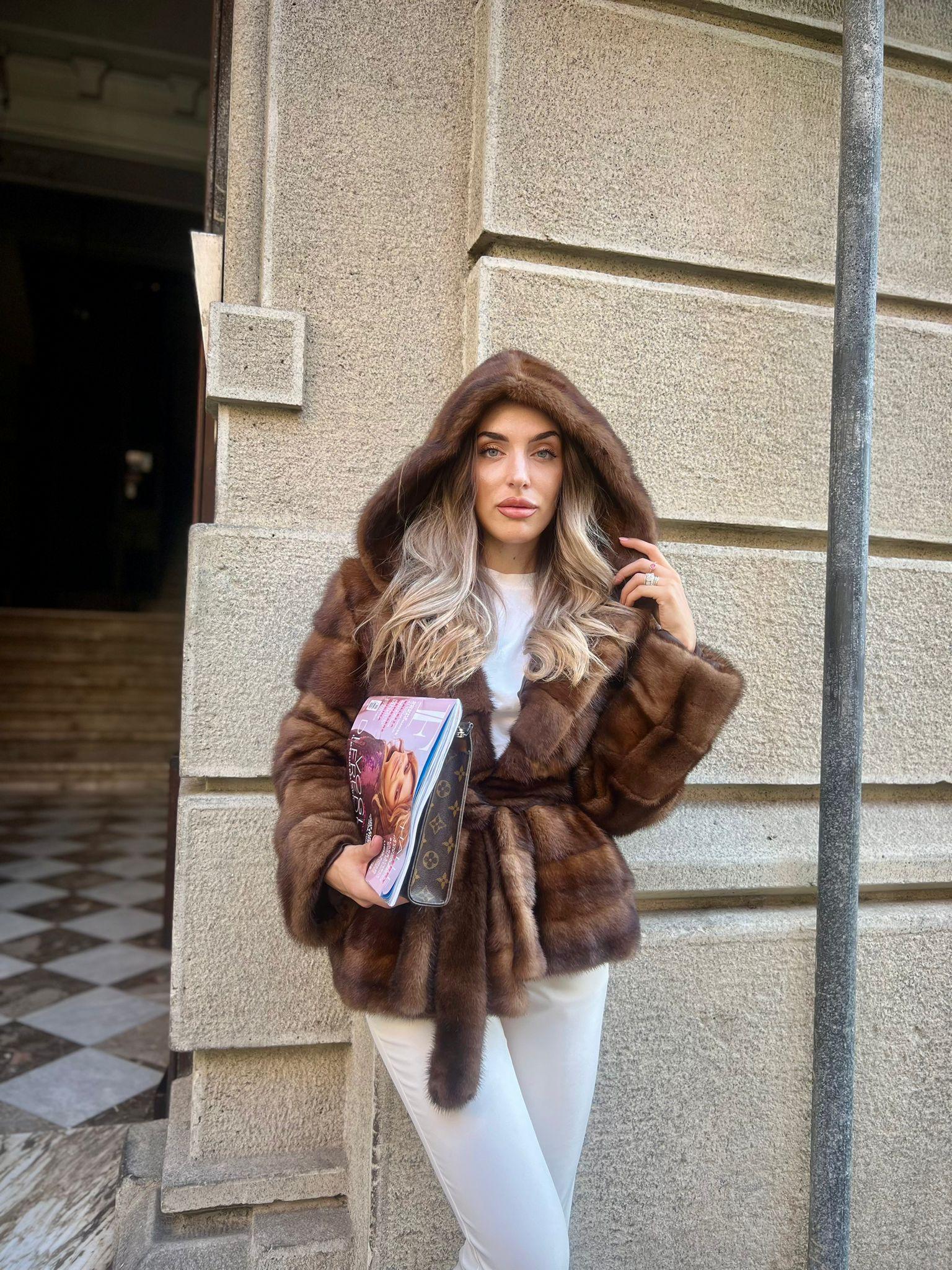 New fur n06 / no vintage / in a horizontal cut mink with hood and side pockets - Limited edition