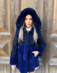 Cappotto in astrakan con collo in volpe - cappotto in pelliccia blu elettrico