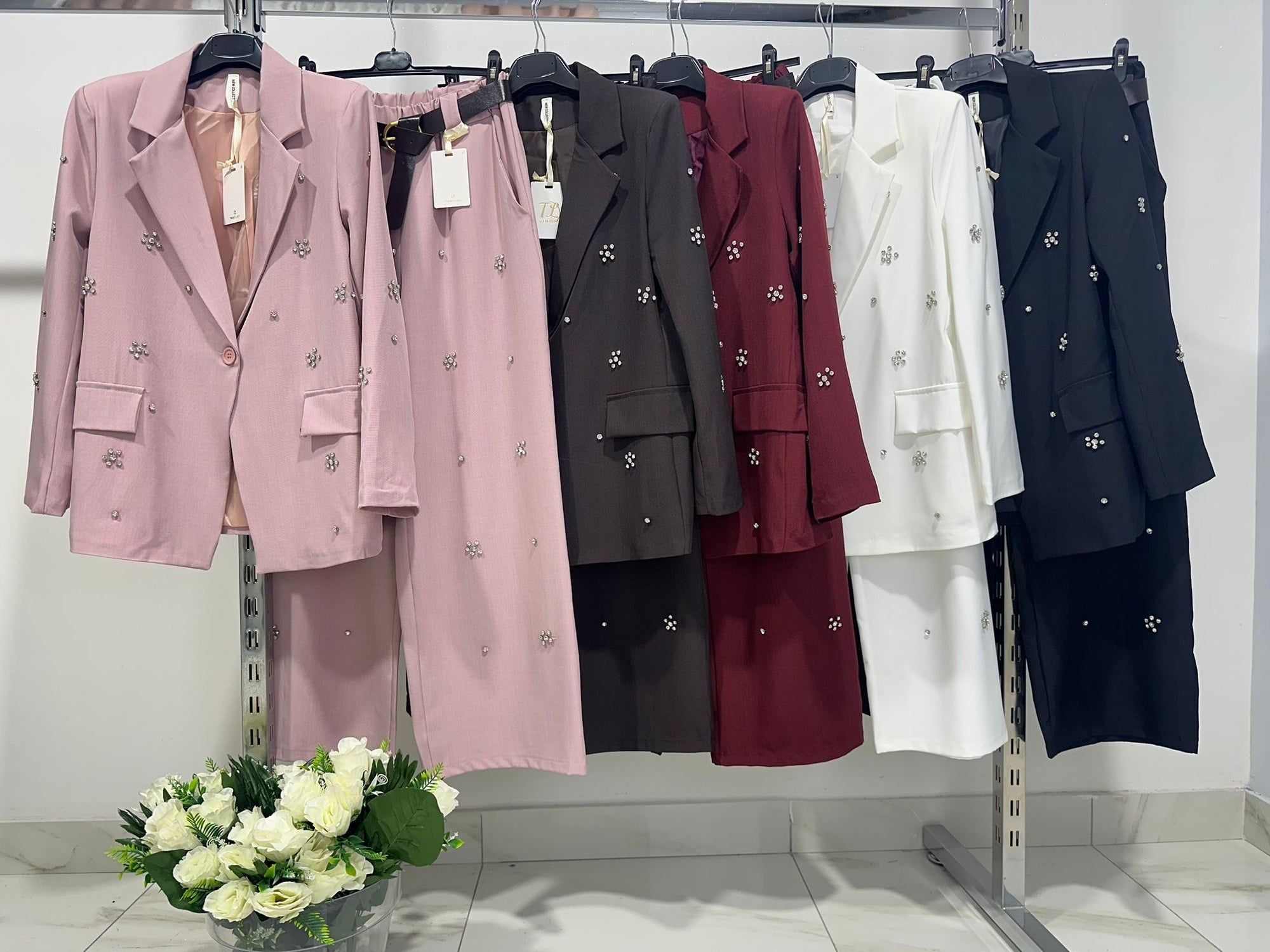 Tailleur KATIA - Completo giacca e pantalone con dettagli in pietra