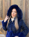 Cappotto in astrakan con collo in volpe - cappotto in pelliccia blu elettrico