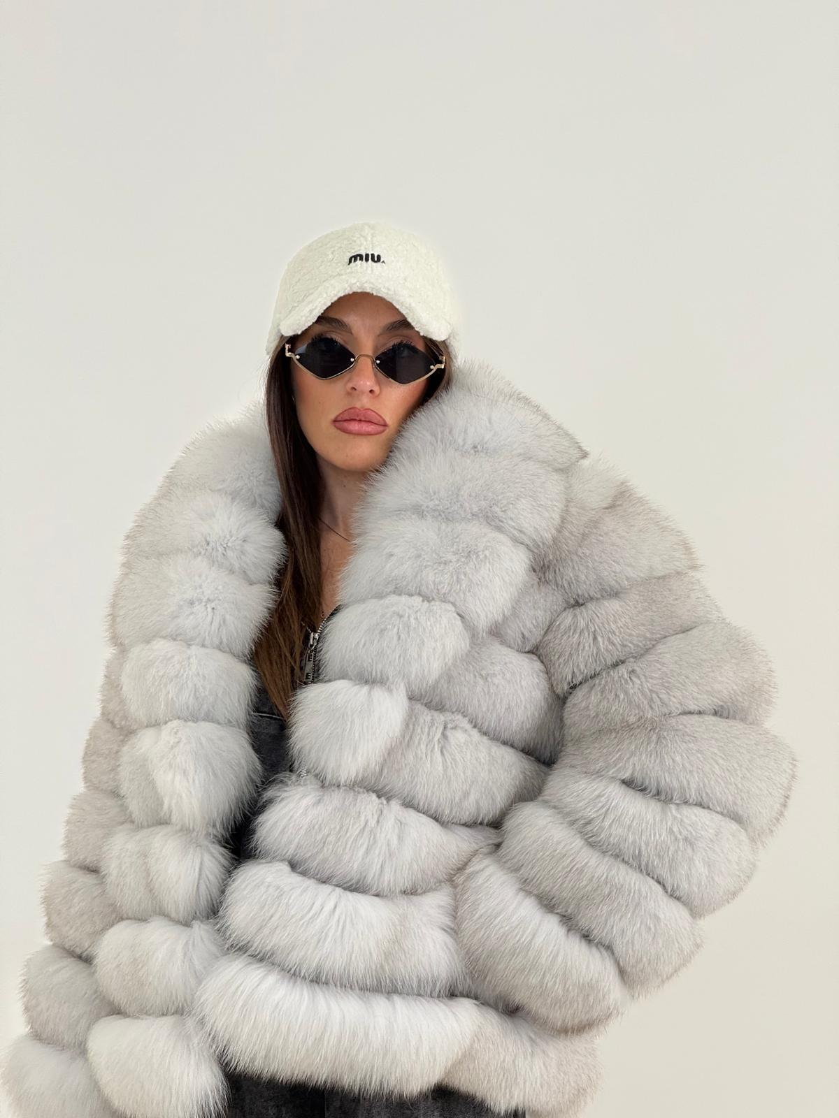 Pelliccia in vera volpe, top quality, taglio orizzontale con collo sciallato