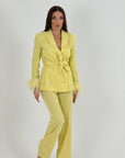Tailleur YELLOW - Tailleur giacca doppiopetto con piume sui polsi e pantalone UNICA COLORAZIONE