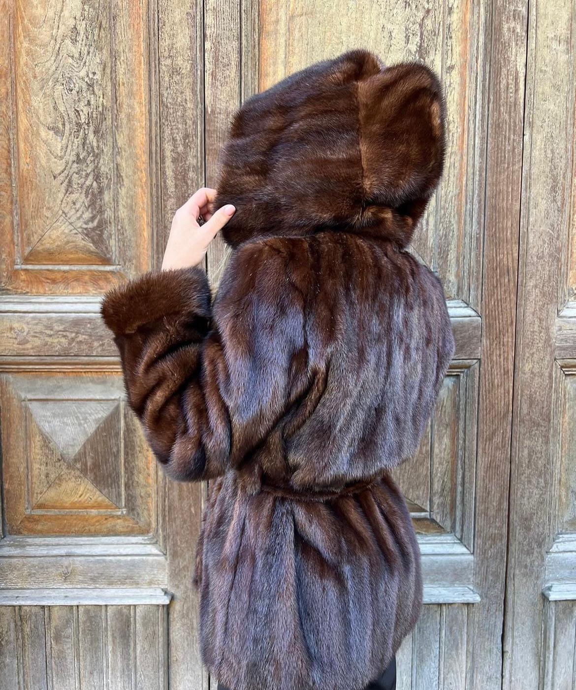 Vertical cut mink - dark brown