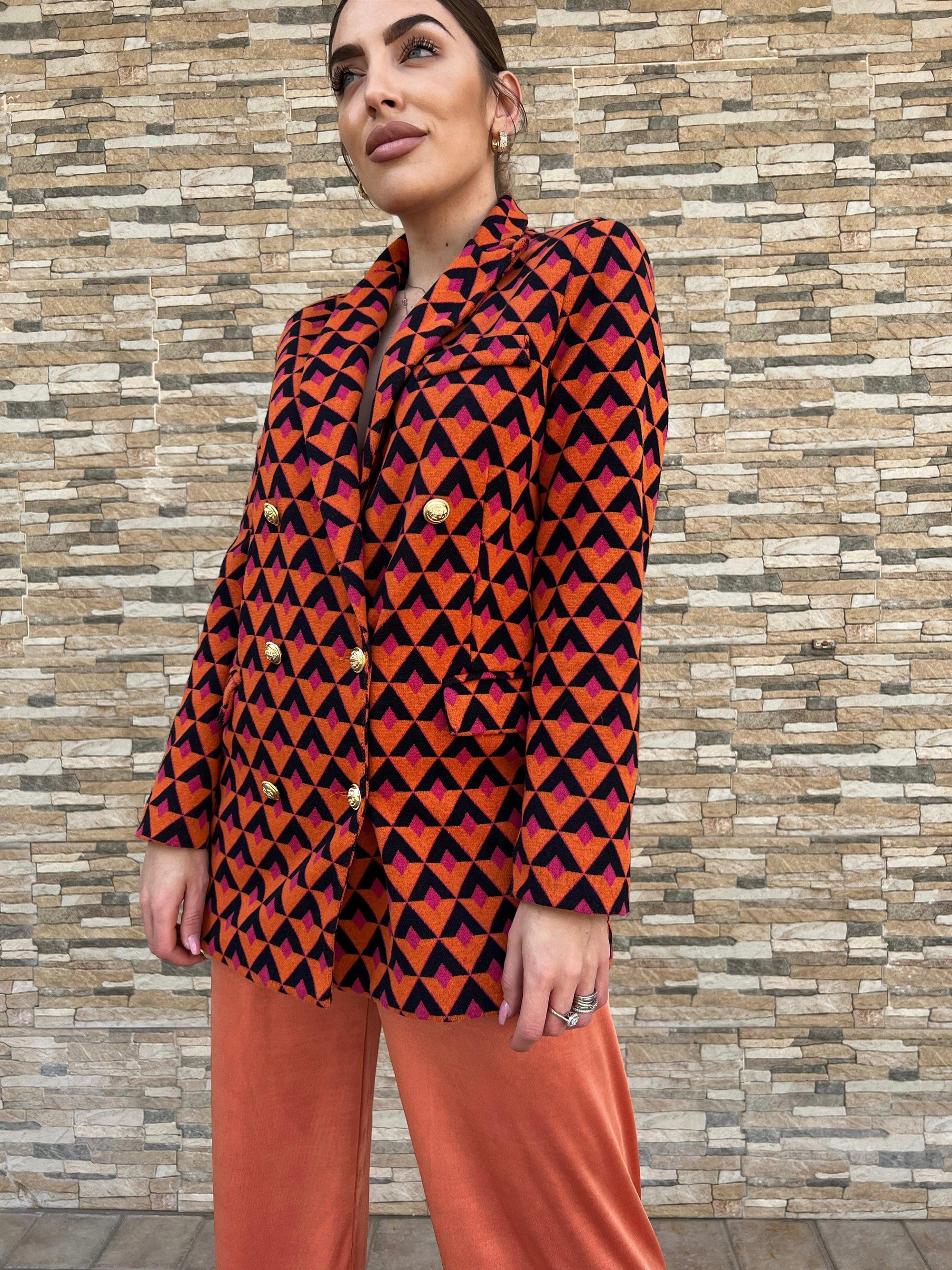 Giacca lunga arancione e nero- giacca con dettaglio arancio e nero e bottoni oro - Jiumir